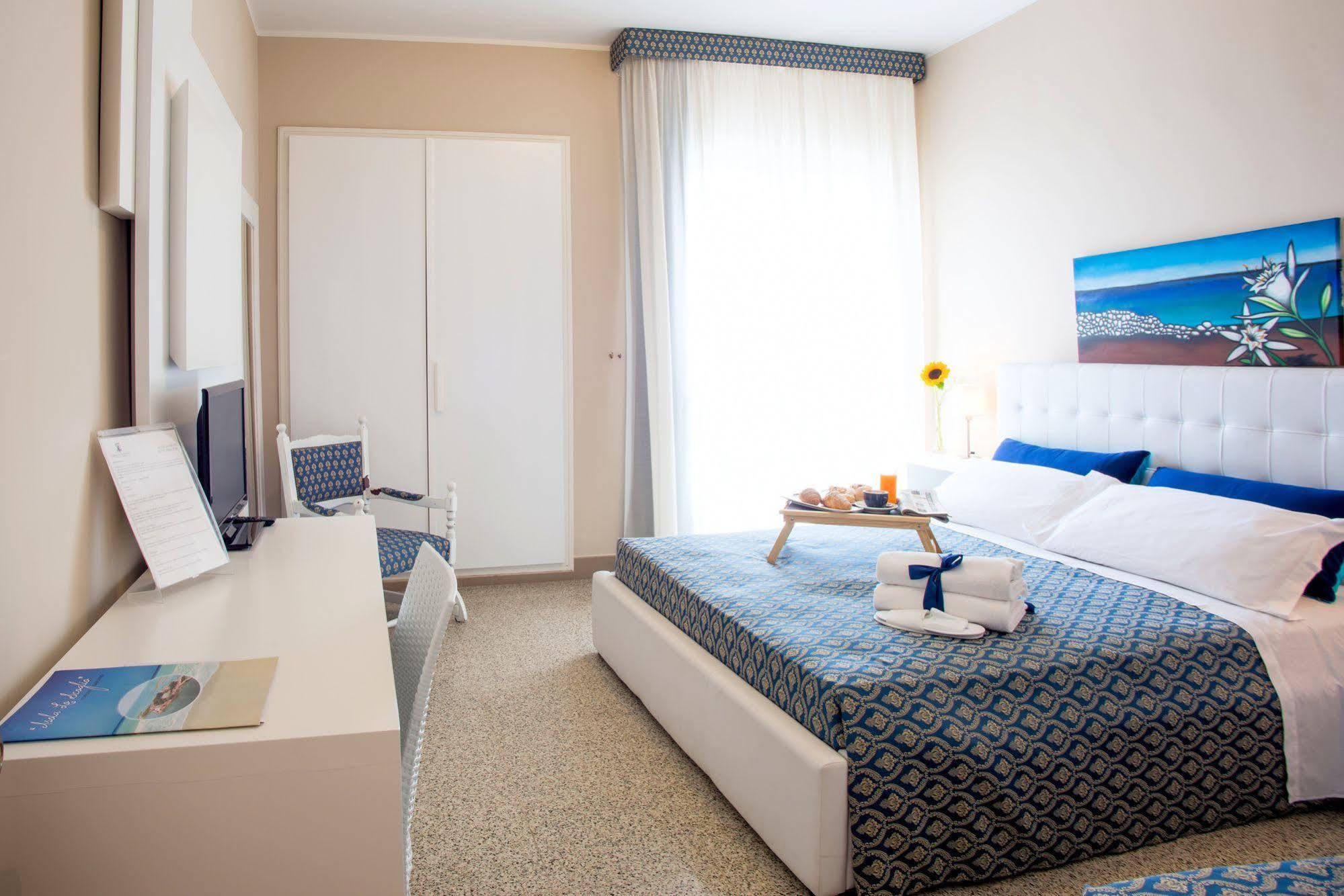 Isola Lo Scoglio Hotel 3*